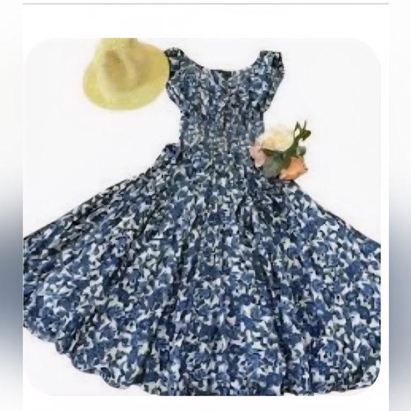 Chelsea & Theodore Dresses & Skirts - Blue Floral Peasant Maxi Sundress Dress by Chelsea & Theodore. Size M